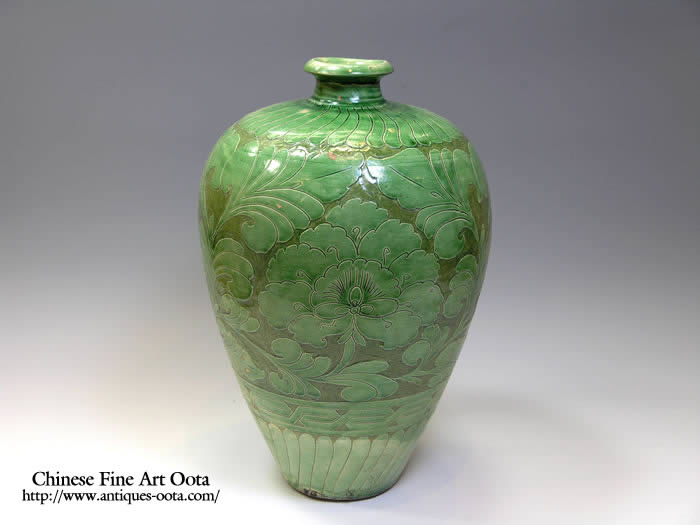A Cizhou painted green-glazed handled bottle vase Song